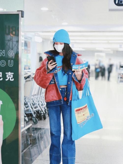 耐看|同色系穿搭好高级!穿灰色风衣配阔腿裤,简约搭配超耐看