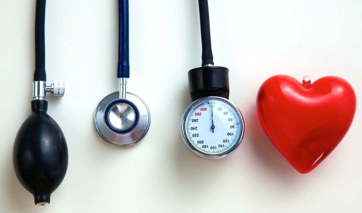 高血压|血压高的人不能吃大蒜？提醒：除了大蒜，还要少碰2种食物