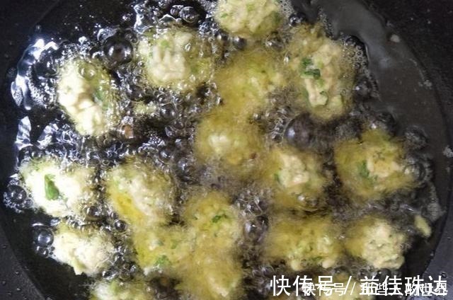 炸萝卜丸子时，牢记3个小技巧，炸出的丸子鲜香酥脆，凉了也不硬