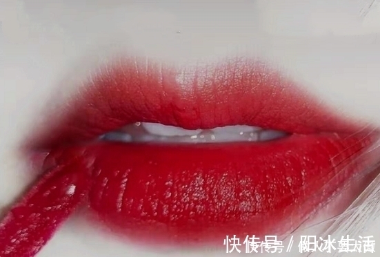 来袭|“原相机+嘴巴”来袭!咬链子可以,唇刷可以,看到刀片:厉害了