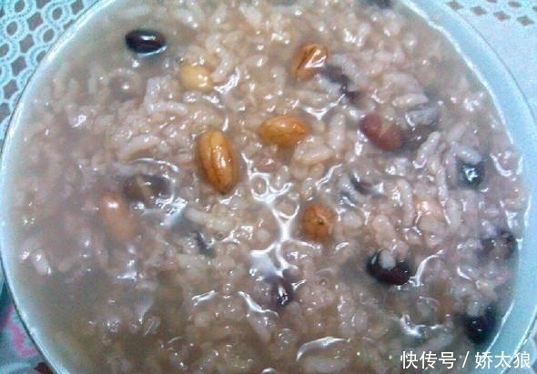 体内|花生和它一起煮,每天两口,气血足了,体内湿气没了,皮肤更细腻