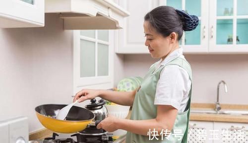 安装|双胞胎哥哥总在半夜哭醒,宝妈偷在房间安装监控,查看后崩溃痛哭