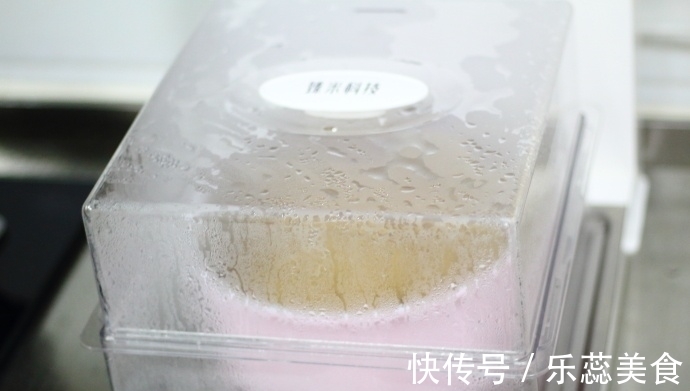 模具|面粉只会做包子馒头?不如做成发糕,一拌一蒸,又松软又香甜