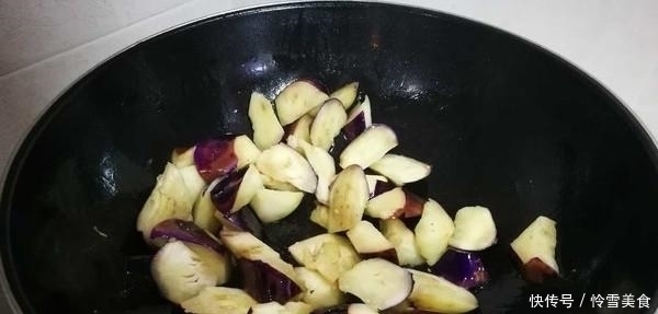 东北名菜烧茄子，学会这样做，茄子入味又好吃，还不油腻