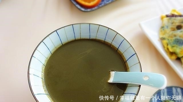 一个人的“黑色”早餐火了,低脂低热营养高,网友:自律真好!