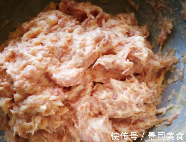 炸肉丸怎样做外酥里嫩?牢记“2放2不放”,肉丸香又脆,不发硬