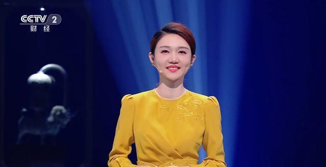 央視舉辦簽約活動,董卿主持意料之中,龍洋出現(xiàn)證明自身市場定位