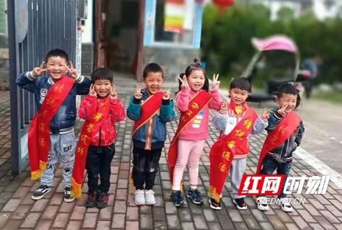 武陵源区索溪中心幼儿园世界微笑日主题活动