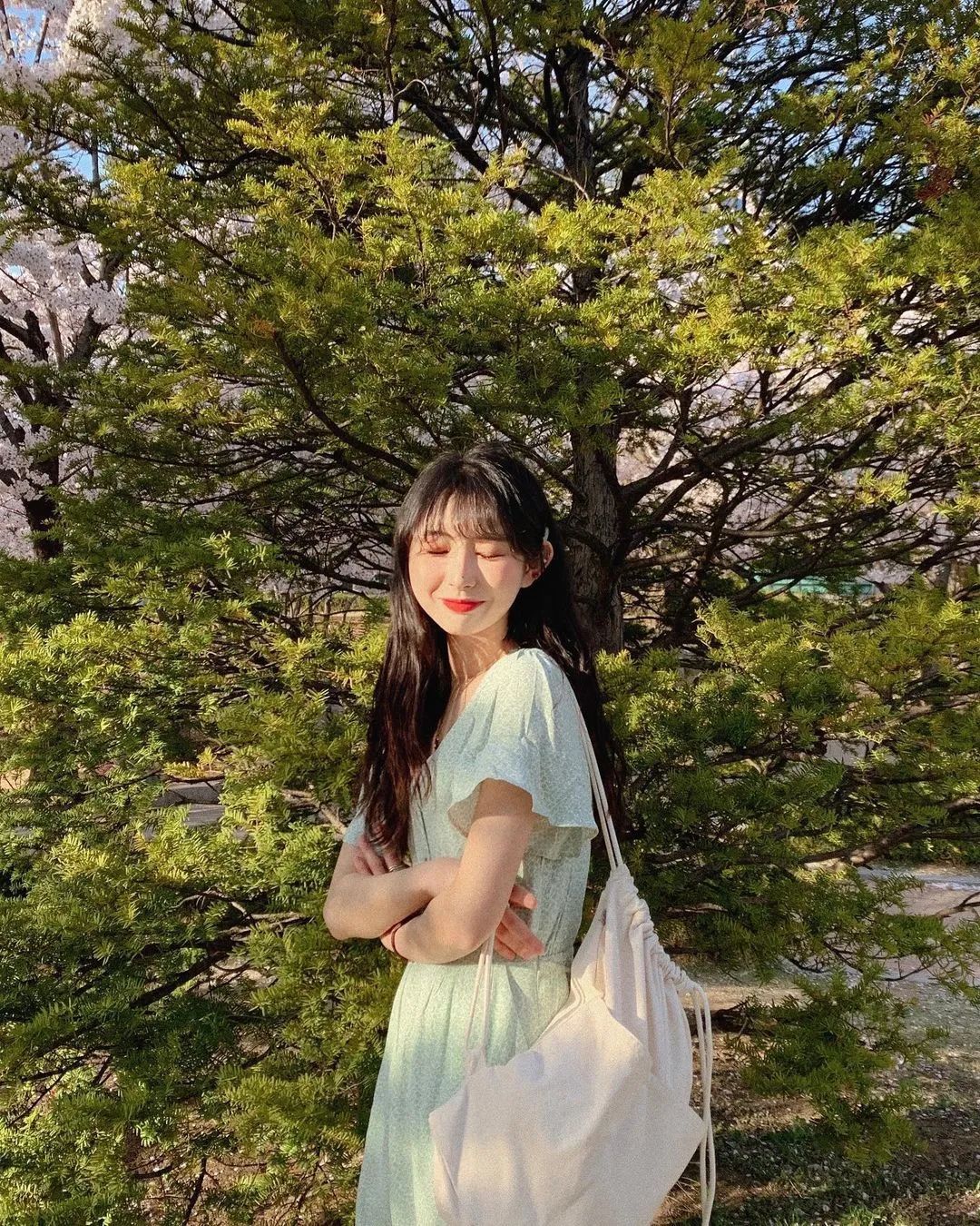 小姐姐|裙子款式太多怎么选？今夏流行穿“茶歇裙”，气质又显高