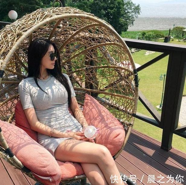 身材|美女模特爱瑜伽，葫芦形身材抢眼，一字马说来就来