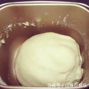 香甜|3个鸡蛋,一碗面,不用蒸,不用煮,教你做出暄软香甜的小面包