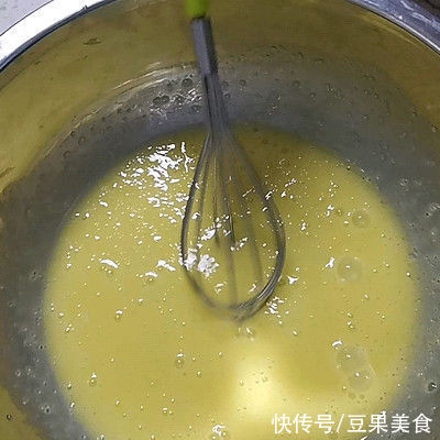 #健康甜蜜烘焙料理#草莓酥粒马芬蛋糕