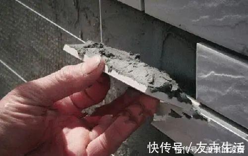 墙砖|贴瓷砖用纯水泥还是加沙子误听了邻居的话,差点毁了整个房子