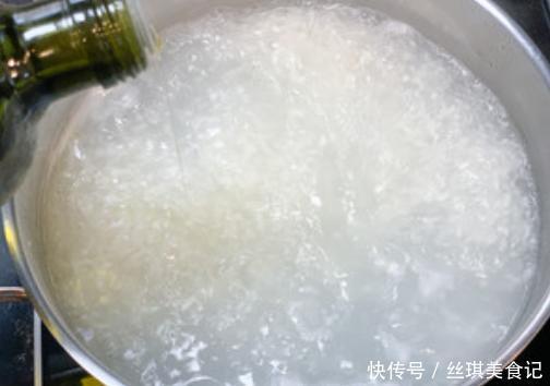 熬大米粥,直接下锅就错了!教你一招,10分钟煮开花,香浓黏稠