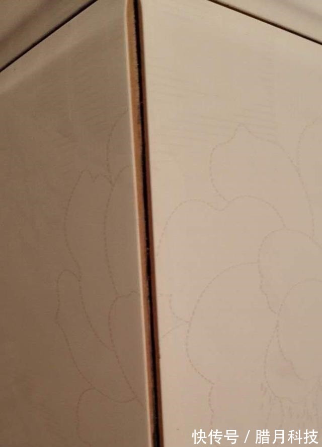 瓦工|贴瓷砖，倒角好还是用压条好设计师坚持要倒角，瓦工却不乐意了！