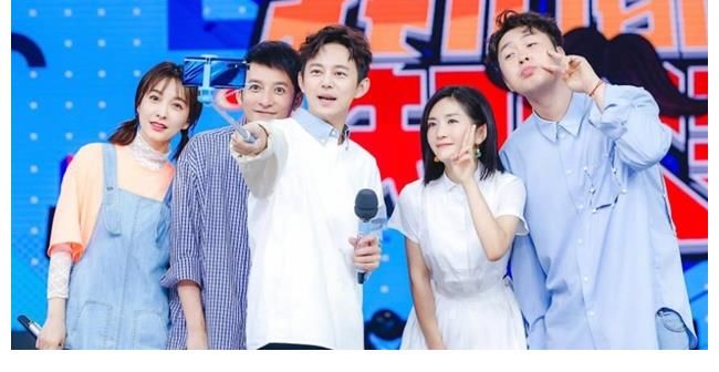 湖南卫视女主持人大洗牌：五小花中两人已掉队，新人冯禧迅速上位