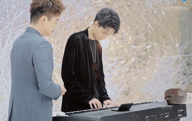 导演|秦霄贤被单方终止录制,卑微求导演组给机会,一个举动让沈涛心软