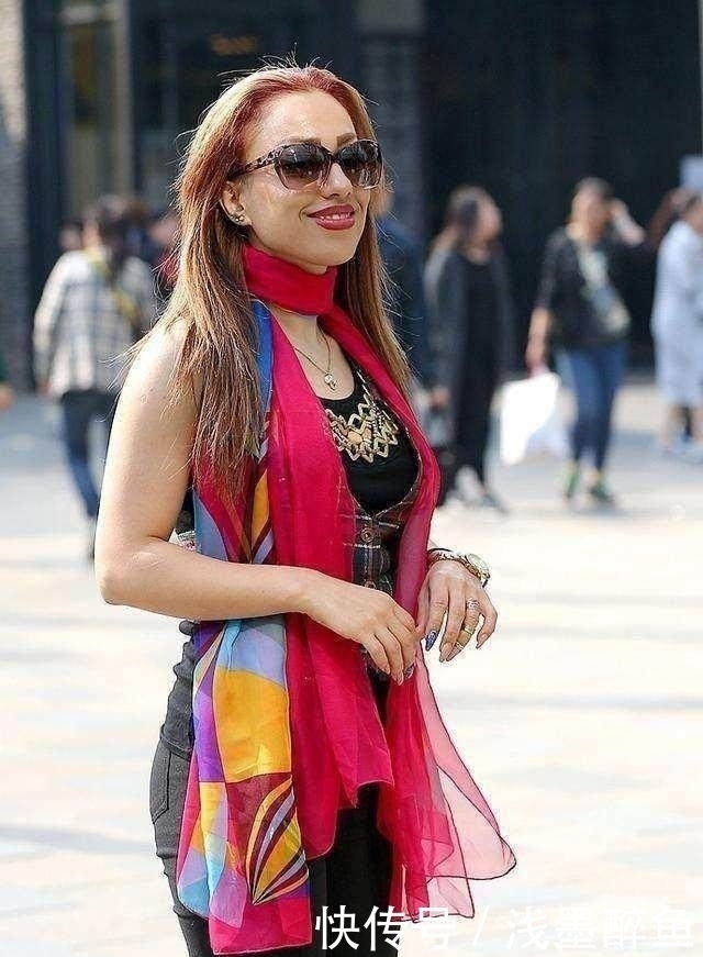 小姐姐|街拍美女小姐姐,娶图1需要1辆奥迪,娶图4需要1辆法拉利