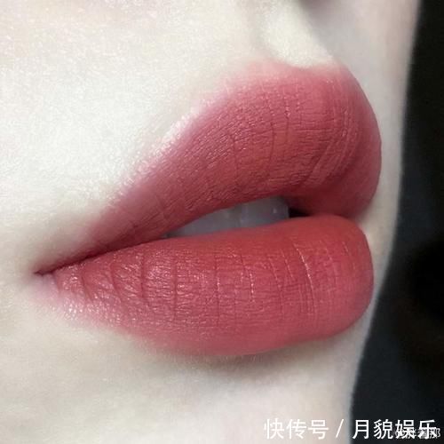均价一百元内的口红，上色快显色高，平价却不廉价，关键还不挑人