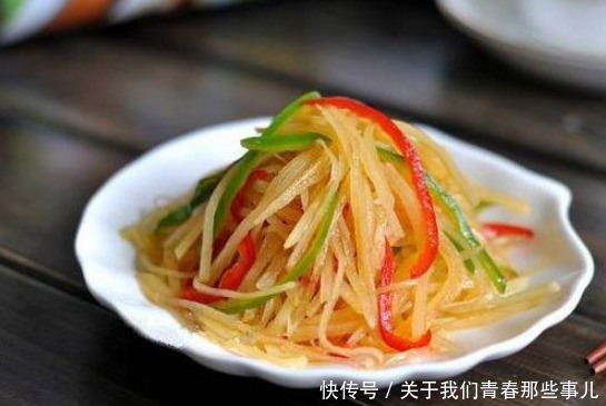 凉拌土豆丝,直接焯水是大错!多做2步,土豆丝洁白脆爽,更入味