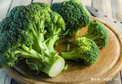 原来西兰花里真的有虫卵，菜农教你这样做，脏东西自动跑出来