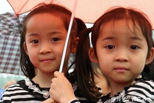 养育|双胞胎姐妹:一个奶奶带,一个姥姥养,多年后差距明显,宝妈悔恨