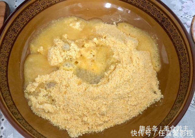 蛋糕|教你做玉米面发糕,用筷子拌一拌,上锅蒸一蒸,比蛋糕还要好吃