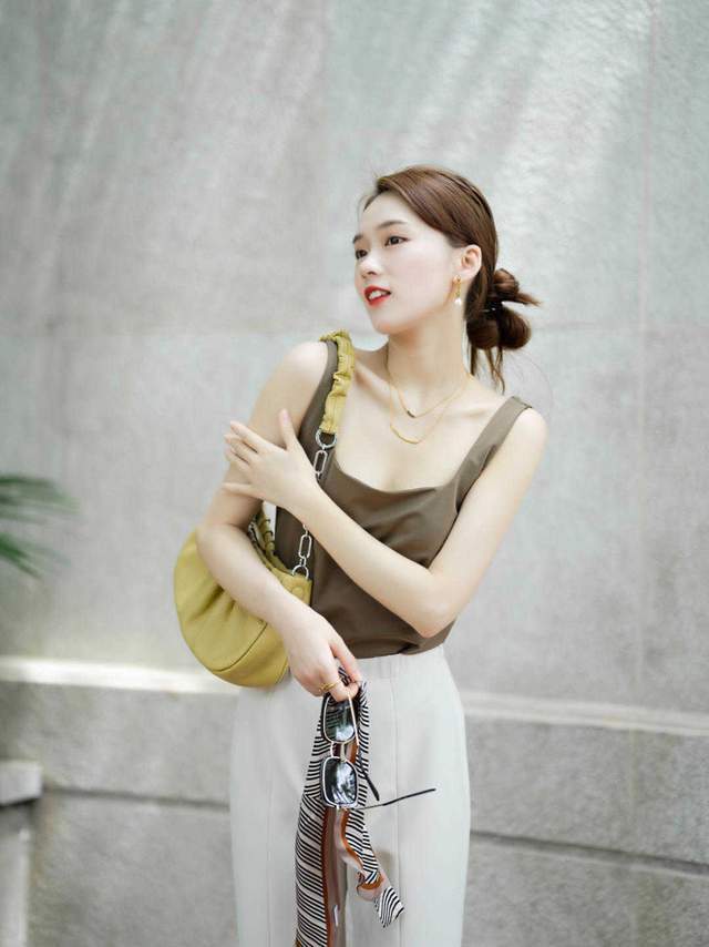 阔腿裤|奔三奔四的气质女神爱这样穿,吊带上衣配西裤干练精致,减龄时髦