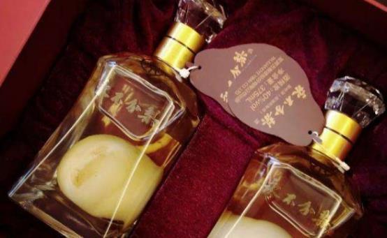 放到瓶中|五粮液“永不分梨”酒的梨,是怎么放进去的商家表示小菜一碟