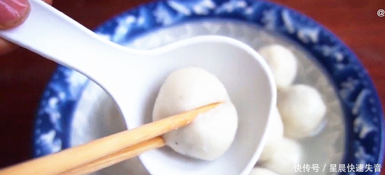 花生里放勺黑芝麻,酒店一碗38,在家做只花6元,香甜软糯好吃