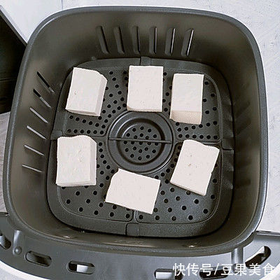 厨娘教你一招巧做空气炸锅减脂豆腐