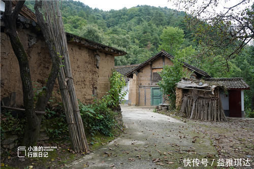 草甸|秦岭深山里的大户人家，有花有房还有冲水厕所，现如今已人去楼空