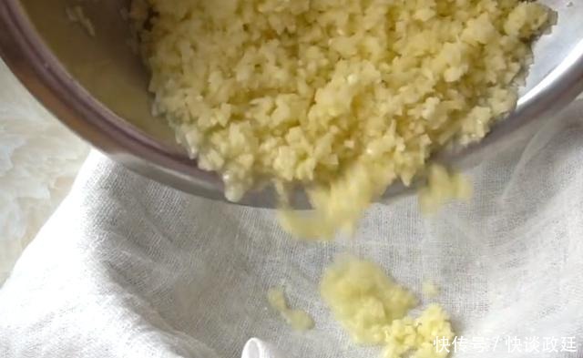  土豆从小吃到大，这吃法还是第一次见，不炒不炖，鲜嫩多汁不油腻