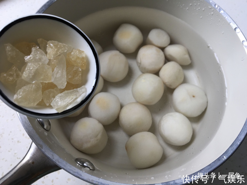 立秋后要多吃这碱性蔬菜,三块钱一斤,简单煮一煮,软糯香甜可口