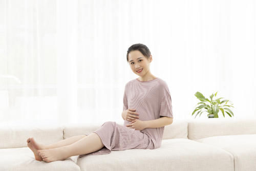 妇产科医生|孕妇吃苹果孩子皮肤白,吃葡萄眼睛大?错!医生:两类孕妈别吃