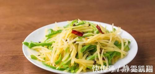 土豆丝|炒土豆丝时,无论是焯水还是直接炒都不对!教你正确做法香脆入味