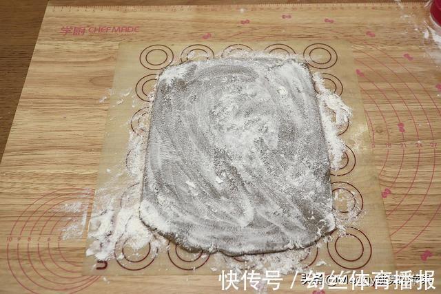 糖粉|教你个百搭饼干配方,粗粮杂粮全麦随意换,13分钟出炉酥香好吃