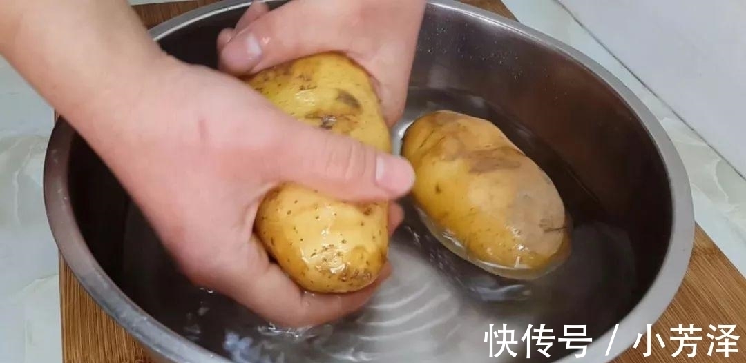 土豆又出新吃法, 教你简单一做, 比鸡蛋饼都好吃, 大人小孩都爱吃