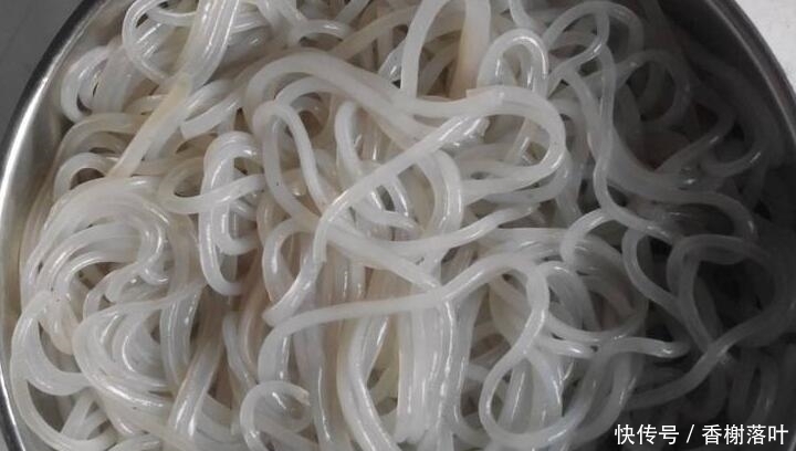 搅拌均匀|立冬后,遇到这菜要多吃,比萝卜便宜,烙成馅饼最香,别不懂吃