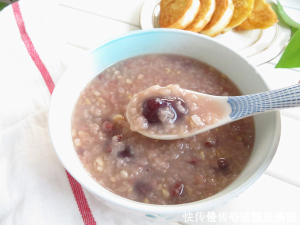 秀发|红豆和此物一起煮,嘴巴不臭了,皱纹消失了,头发慢慢变乌黑秀发