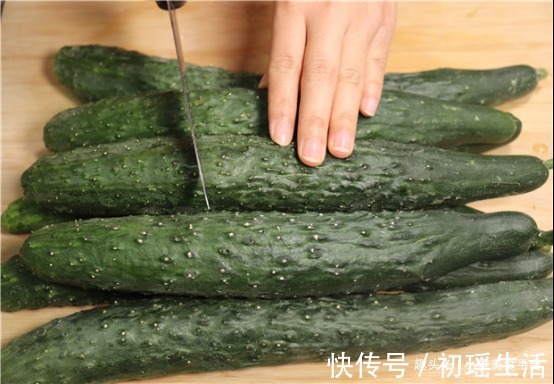 原来腌黄瓜这么简单，一次做5斤，2小时就能吃，放3个月都不变质