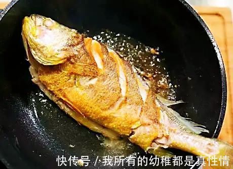 大厨|煎鱼时，很多人都煎不好，大厨教你3个煎鱼技巧，鱼不粘锅也不破皮