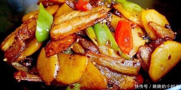 美食推荐:姜葱爆鲜鱿、番茄鱼片汤、五花肉干煸土豆片、肝腰合炒