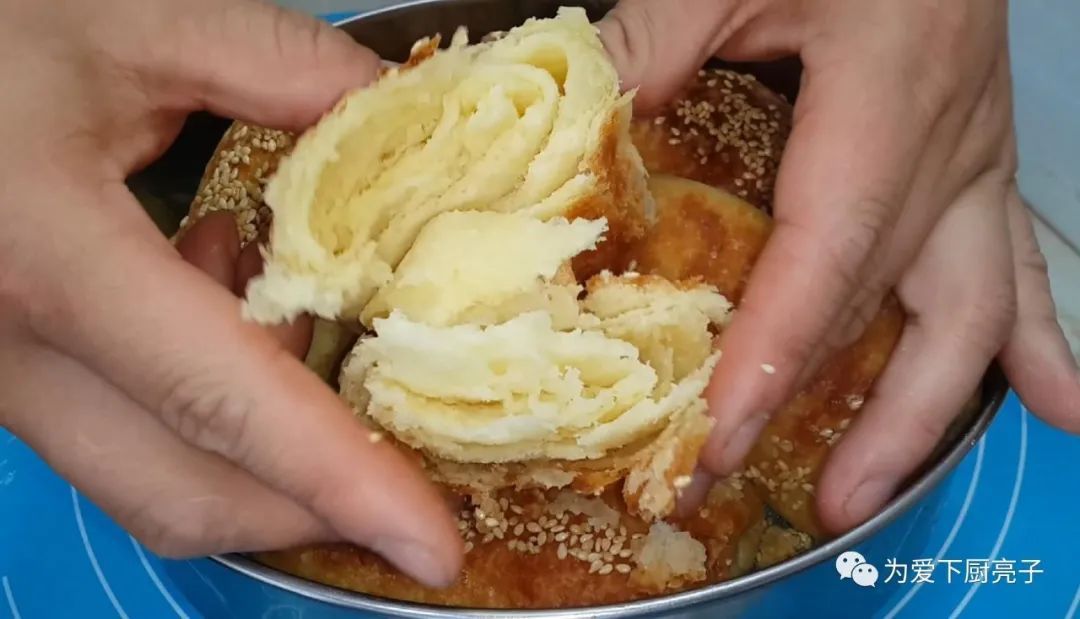 面团|烧饼怎么做才最好吃吗，教你几招，第一次下厨就成功，全家都爱吃