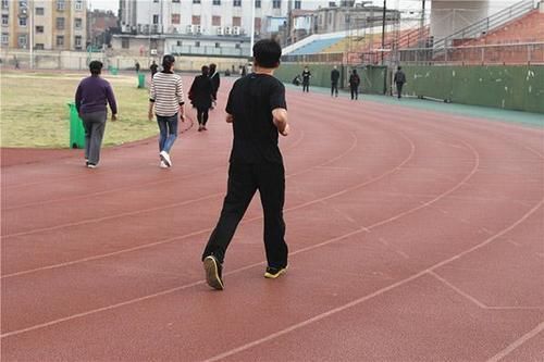 中老年人|45岁男子，为何经常锻炼，疾病却没少？直言：运动细节出了问题