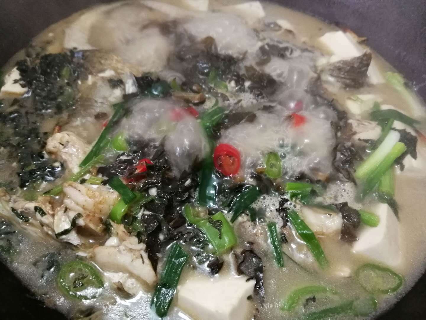  特色美食|地道湖南乡野特色美食，干红薯叶煮鱼，汤浓味美超级下饭！