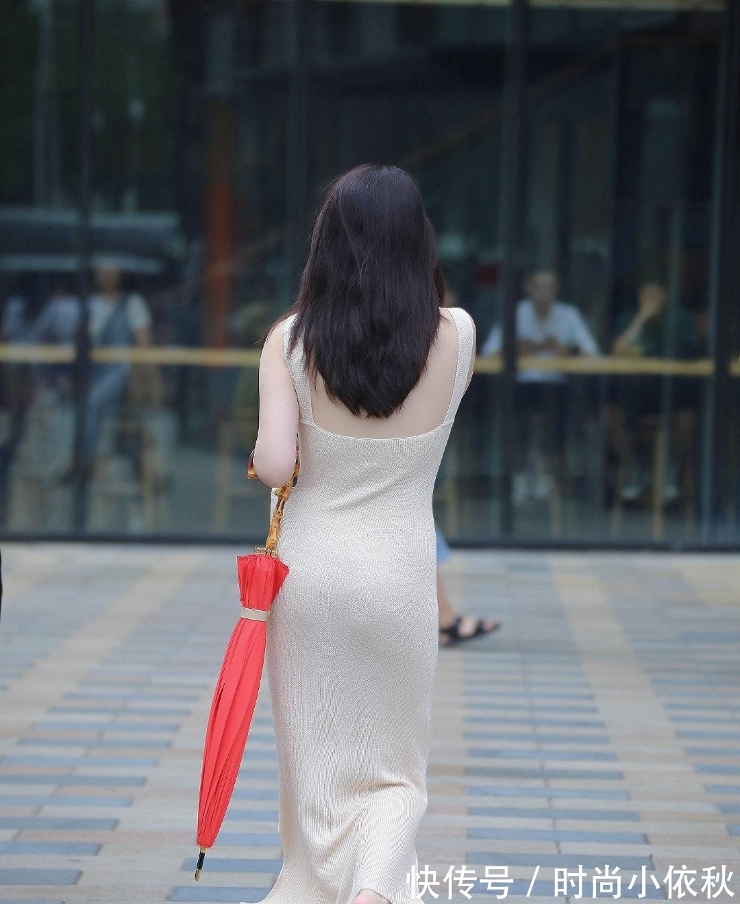 装饰 一条裙子做成这个样子,还能当装饰,仙女也不如她