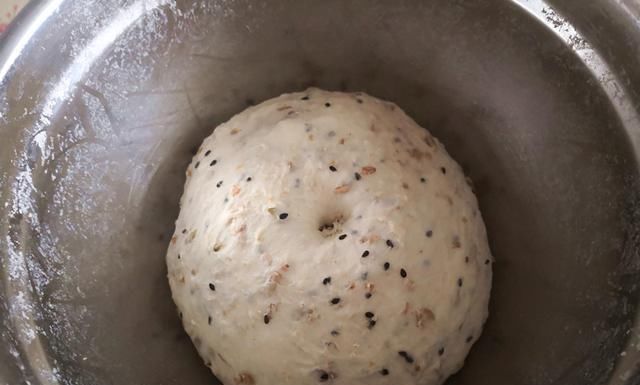 这个面包不一般,好多食材在其中,口口有惊喜,越嚼越香,吃不够