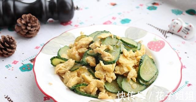 大鱼大肉吃多了,来一道清新爽口的黄瓜炒鸡蛋,5分钟就出锅!
