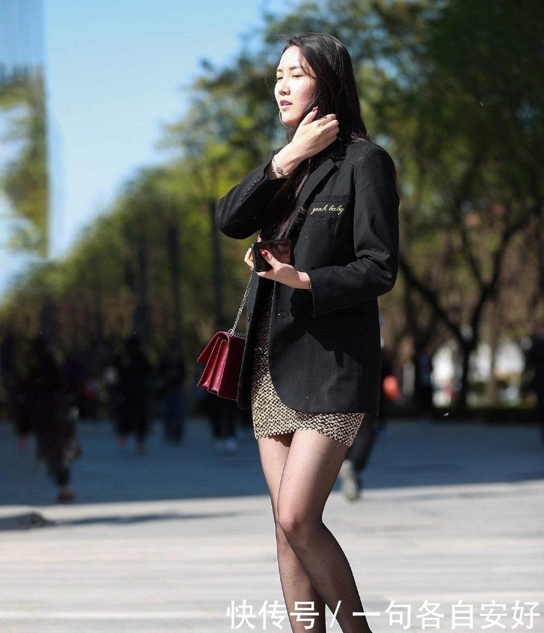  妹子|穿黑色高筒袜的长腿妹子，就是这么会撩